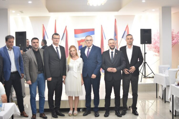 Ne viđa se tako često: SDS-u čestitao i Dodik, na slavlje došli svi opozicionari Ne viđa se tako često: SDS-u čestitao i Dodik, na slavlje došli svi opozicionari