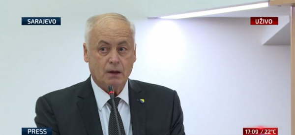 Arnautović: Ukupan odziv do 15 sati 35 posto, poziv svima da izađu i glasaju! Arnautović: Ukupan odziv do 15 sati 35 posto, poziv svima da izađu i glasaju!
