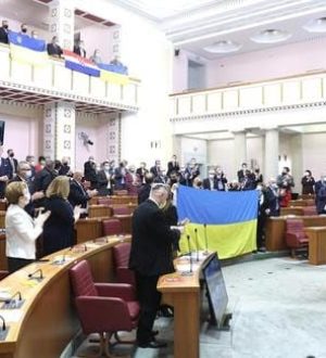 «Слава Украине» и украинский флаг в хорватском парламенте
