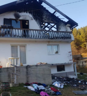 Maloljetni Amna, Ajna, Azra i Elvin u požaru ostali bez krova nad glavom