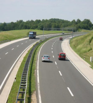 HAK izdao važno upozorenje: na autocesti Rijeka-Zagreb uočena je srna, vozače pozivaju na oprez