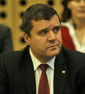 Vlada predlaga odpoklic veleposlanika v ZDA Toneta Kajzerja, ukaz pa mora podpisati Pahor