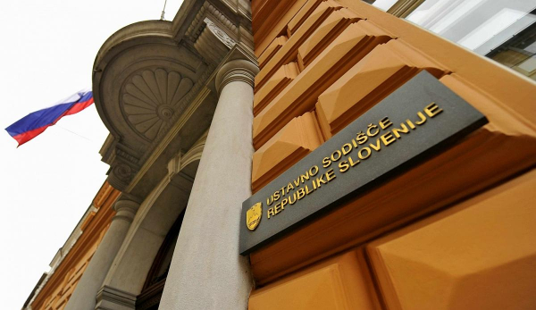 SDS in NSi vložila zahtevo za presojo ustavnosti novele zakona o dohodnini SDS in NSi vložila zahtevo za presojo ustavnosti novele zakona o dohodnini