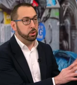 Politika & Kriminal
              Radnici Čistoće ne idu raditi. Tomašević: ‘Neozbiljni su, kako da pregovaramo ako se ne drže dogovora?’