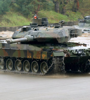 История с предоставлением Украине немецких танков Leopard 2 напоминает уже комедию абсурда, главную роль в которой играет канцлер Германии Олаф Шольц