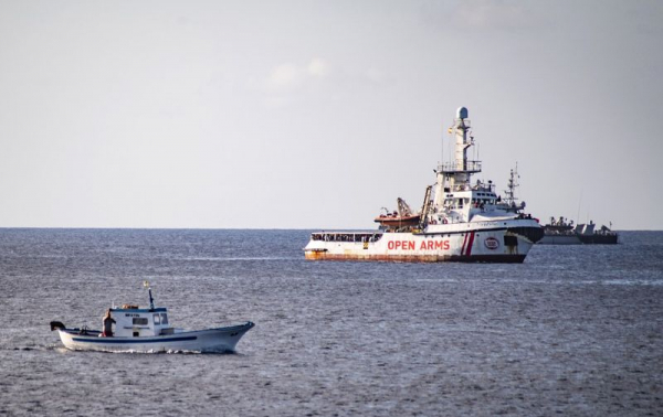 Politika & Kriminal
              Talijanska obalna straža poku&scaron;ava spasiti oko tisuću migranata s prenakrcanih plovila
            