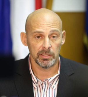 Politika & Kriminal
              Uhićen zadarski vijećnik, navodno jer je bivšem šefu krim policije pisao da će ga ‘reckati sporo’
