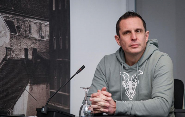 Politika & Kriminal
              Upravu ZG Holdinga napu&scaron;ta Boris Sesar, koji je uz plaću dobivao i 8800 kuna naknade da vozi svoju Teslu
            