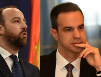 Nikolić i Mugoša ne ulaze u Skupštinu, ali putuju u njeno ime