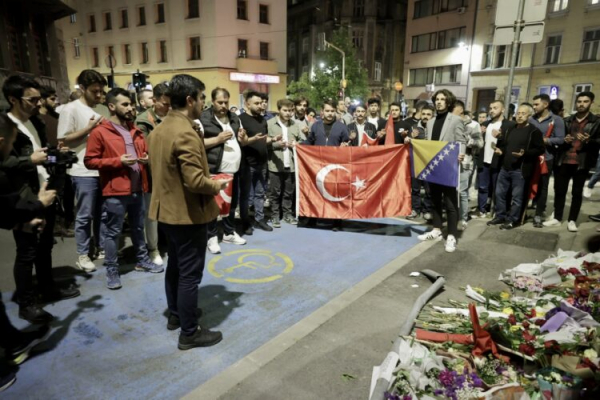 Pristalice Erdogana u Sarajevu odale počast Azri Spahić na mjestu stradanja