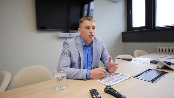 Aleksandar Arsenijević najavio postavljanje zastava ustavom priznatih zajednica ispred Vlade Kosova 14. juna
