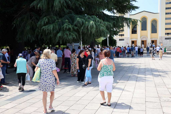 Međugorje: Hiljade hodočasnika na obilježavanju 42. godišnjice Gospinih ukazanja Međugorje: Hiljade hodočasnika na obilježavanju 42. godišnjice Gospinih ukazanja
