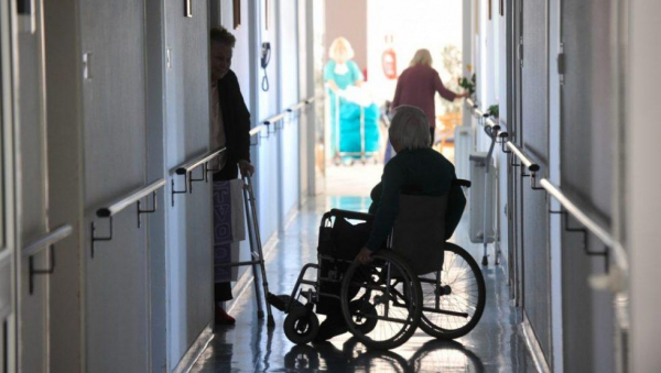 Ministrstvo zavrnilo nekatere kritike predloga zakona o dolgotrajni oskrbi Ministrstvo zavrnilo nekatere kritike predloga zakona o dolgotrajni oskrbi