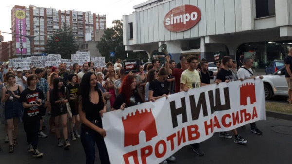 Na petom protestu &ldquo;Srbija protiv nasilja&rdquo; u Ni&scaron;u blokiran Bulevar Nemanjića