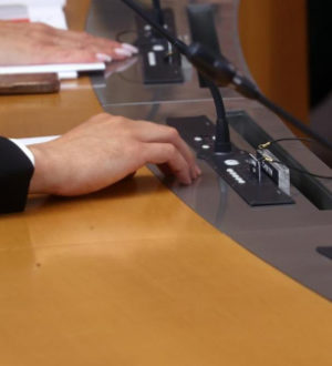 Poslanci so po vetu znova potrdili zakon o dolgotrajni oskrbi