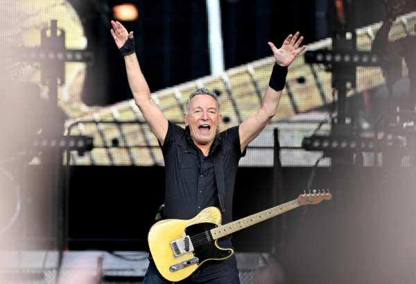 Političari prekidaju godi&scaron;nji, zastupnici su propale karte za Springsteenov koncert, a nekima miri&scaron;e Hajdukova titula