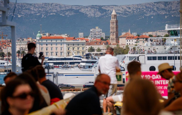 Vijesti
Poslijepodne se u većem dijelu zemlje očekuje razvedravanje
Vijesti
Poslijepodne se u većem dijelu zemlje očekuje razvedravanje