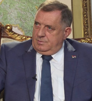 Dodik najavio da će strance od sada zvati Rudonjama i pokazivati im srednji prst
