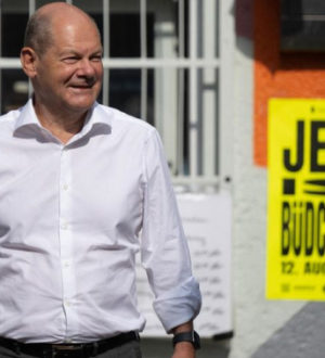 Politika & Kriminal
              Njemački kancelar Scholz pao na trčanju. Ozlijedio se i otkazao sve sastanke