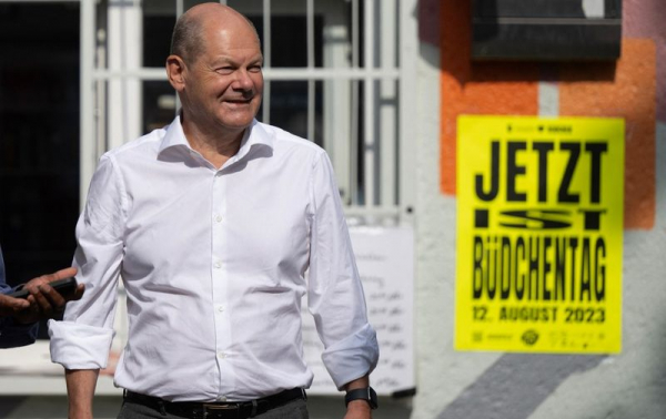 Politika & Kriminal
              Njemački kancelar Scholz pao na trčanju. Ozlijedio se i otkazao sve sastanke
            