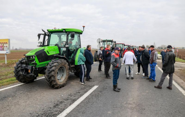 Seljaci bijesni zbog ishoda sastanka: 'Ministrica je došla u štiklama, nije ugazila slavonsko blato'
Seljaci bijesni zbog ishoda sastanka: 'Ministrica je došla u štiklama, nije ugazila slavonsko blato'