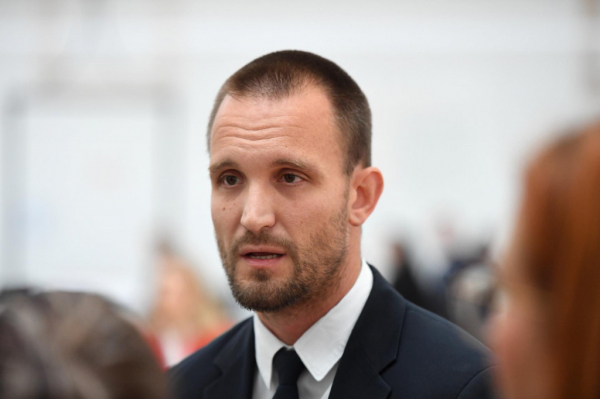 Ministar Erlić iznenađen uhićenjem Dijane Vican: ‘Ne mogu reći da mi nije žao, želim da se sve što prije rasvijetli‘ Ministar Erlić iznenađen uhićenjem Dijane Vican: ‘Ne mogu reći da mi nije žao, želim da se sve što prije rasvijetli‘
