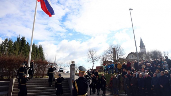 Spomin na dan, ko je Slovenija jasno pokazala, da je svoje ideje pripravljena braniti z orožjem Spomin na dan, ko je Slovenija jasno pokazala, da je svoje ideje pripravljena braniti z orožjem