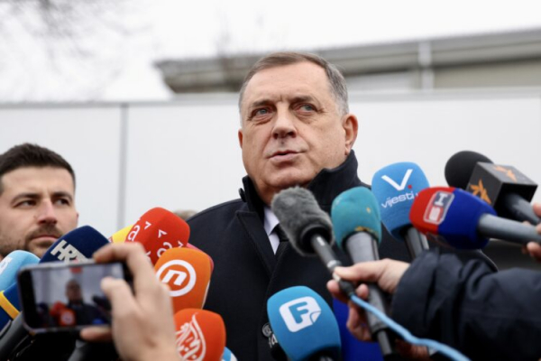 Dodik poručio privrednicima: Oni koji misle da im je bolje u FBiH i time prijete, slobodno im je putovanje, a mi im ni prijetnju time nećemo oprostiti Dodik poručio privrednicima: Oni koji misle da im je bolje u FBiH i time prijete, slobodno im je putovanje, a mi im ni prijetnju time nećemo oprostiti