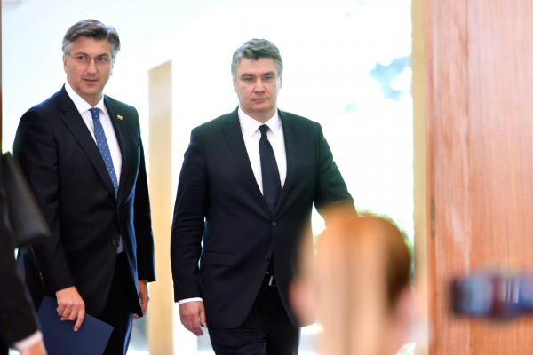 I prije 4 godine Plenković je Milanoviću nosio potpise na Pantovčak: pogledajte koliko su se fizički promijenili... I prije 4 godine Plenković je Milanoviću nosio potpise na Pantovčak: pogledajte koliko su se fizički promijenili...