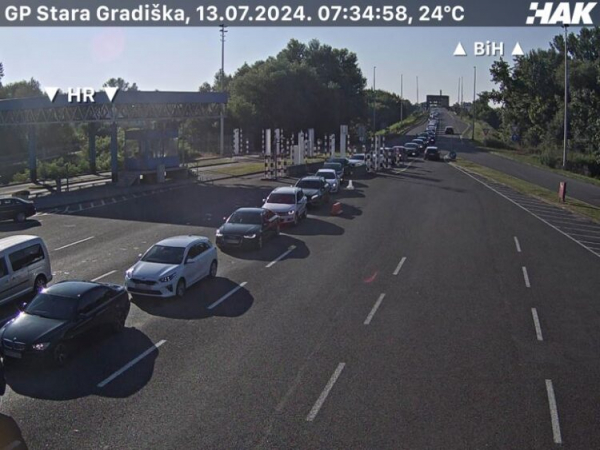 Vozači oprez: Gužve su već zabilježene na M-17 prema jugu i graničnim prelazima sa Hrvatskom, počinju i na sjeveru (FOTO) Vozači oprez: Gužve su već zabilježene na M-17 prema jugu i graničnim prelazima sa Hrvatskom, počinju i na sjeveru (FOTO)