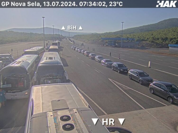 Vozači oprez: Gužve su već zabilježene na M-17 prema jugu i graničnim prelazima sa Hrvatskom, počinju i na sjeveru (FOTO) Vozači oprez: Gužve su već zabilježene na M-17 prema jugu i graničnim prelazima sa Hrvatskom, počinju i na sjeveru (FOTO)