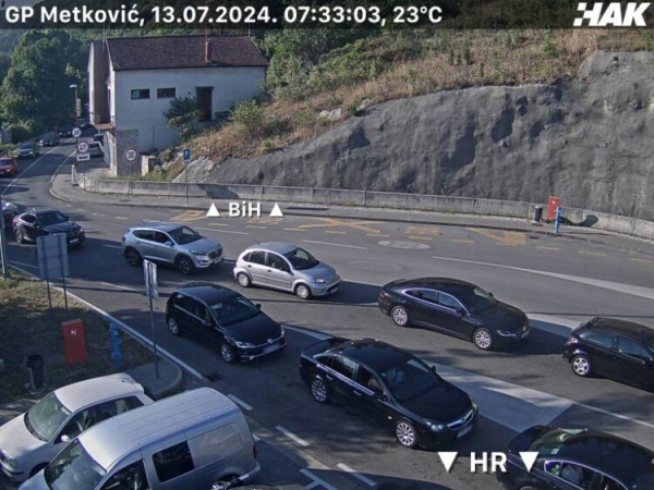 Vozači oprez: Gužve su već zabilježene na M-17 prema jugu i graničnim prelazima sa Hrvatskom, počinju i na sjeveru (FOTO) Vozači oprez: Gužve su već zabilježene na M-17 prema jugu i graničnim prelazima sa Hrvatskom, počinju i na sjeveru (FOTO)