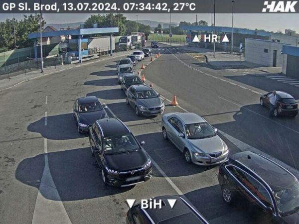 Vozači oprez: Gužve su već zabilježene na M-17 prema jugu i graničnim prelazima sa Hrvatskom, počinju i na sjeveru (FOTO) Vozači oprez: Gužve su već zabilježene na M-17 prema jugu i graničnim prelazima sa Hrvatskom, počinju i na sjeveru (FOTO)