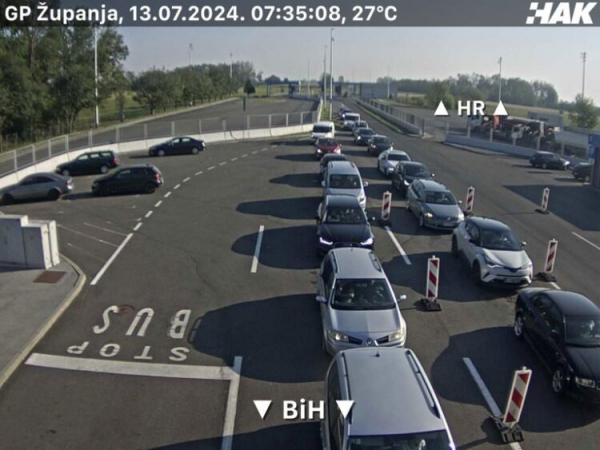 Vozači oprez: Gužve su već zabilježene na M-17 prema jugu i graničnim prelazima sa Hrvatskom, počinju i na sjeveru (FOTO) Vozači oprez: Gužve su već zabilježene na M-17 prema jugu i graničnim prelazima sa Hrvatskom, počinju i na sjeveru (FOTO)