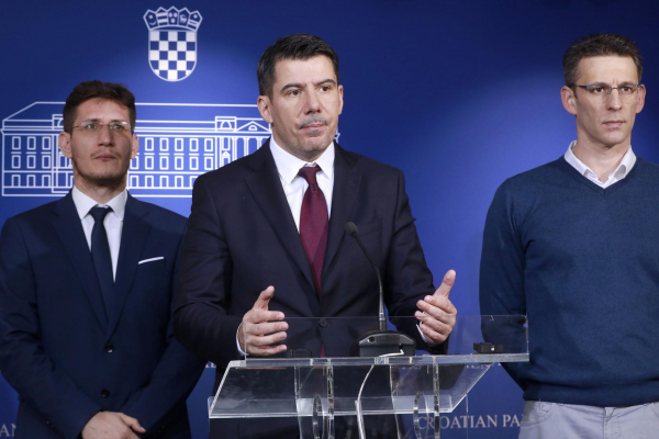 Grmoja premijeru: &lsquo;Ti si glava koruptivne hobotnice, odrezat ću je!&lsquo;; Plenković odgovara: &lsquo;Zgazit ću vas kao vlak!&lsquo;

 