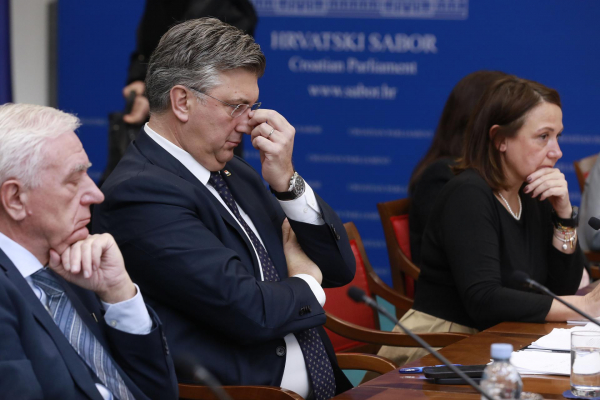 Grmoja premijeru: &lsquo;Ti si glava koruptivne hobotnice, odrezat ću je!&lsquo;; Plenković odgovara: &lsquo;Zgazit ću vas kao vlak!&lsquo;

 