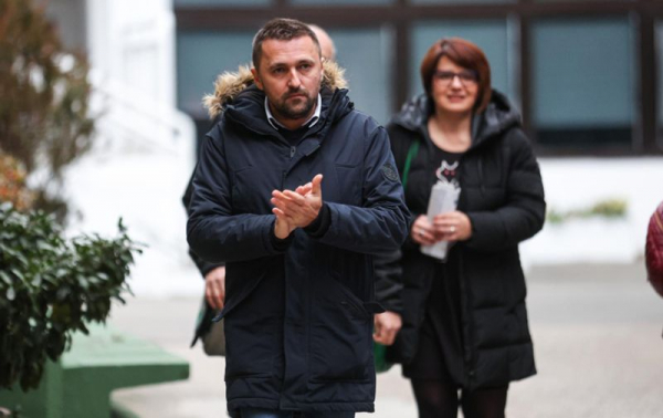 
                &Scaron;ef sindikata nakon sastanka s Bero&scaron;em: 'Načelno smo postigli dogovor. Do kraja dana ćemo odlučiti prekidamo li &scaron;trajk'
              