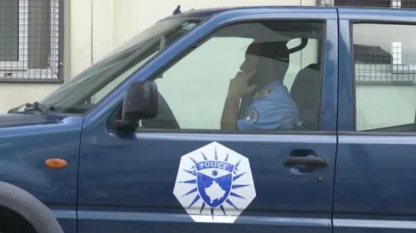 Zubin Potok: Kosovska policija prona&scaron;la oružje, pancir, radio vezu i uniforme u kućama biv&scaron;ih policajaca