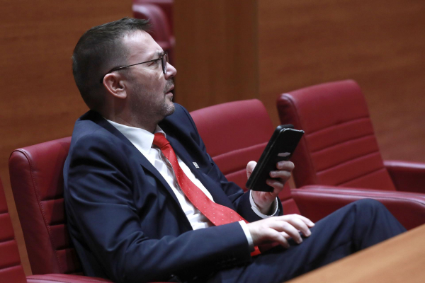 Anušić SDP-ovcima: Ne bi vas se postidio Aleksandar Vučić. Još niste izašli iz mentalnog komunističkog sklopa... Anušić SDP-ovcima: Ne bi vas se postidio Aleksandar Vučić. Još niste izašli iz mentalnog komunističkog sklopa...