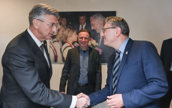 
                Sad je i službeno: HSS ulazi u vladajuću većinu. 'Uvjereni smo da je to za Hrvatsku najbolji put'
              