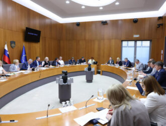 Odbor potrdil predlog o dnevu spomina na žrtve komunističnega nasilja in za pokop na Žalah
