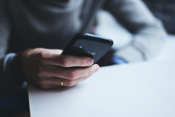 Inšpektorat v pošiljanju SMS-sporočil prepoznal kršitev volilnega molka Inšpektorat v pošiljanju SMS-sporočil prepoznal kršitev volilnega molka