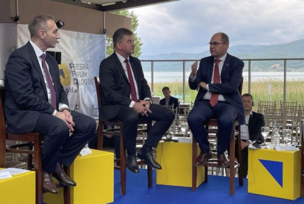 Schmidt u Strugi: Pomirenje je bitno u izgradnji zdravog demokratskog društva Schmidt u Strugi: Pomirenje je bitno u izgradnji zdravog demokratskog društva