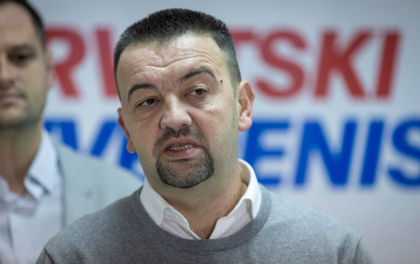 
                Suverenisti traže Fuchsovu ostavku nakon napada u Prečkom, pozvali ga da se ugleda na Krstičevića: 'On je oti&scaron;ao nakon tragičnih smrti'
              