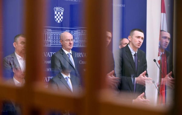 
                Bizarni cirkus će valjda konačno zavr&scaron;iti. Domovinski pokret sutra će odabrati novo vodstvo
              