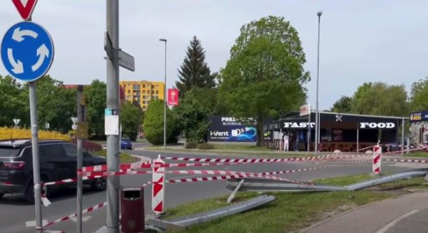 V Mariboru je 42-letni voznik trčil v 23-letnega pe&scaron;ca