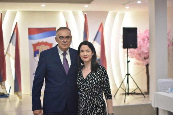 Ne viđa se tako često: SDS-u čestitao i Dodik, na slavlje došli svi opozicionari Ne viđa se tako često: SDS-u čestitao i Dodik, na slavlje došli svi opozicionari