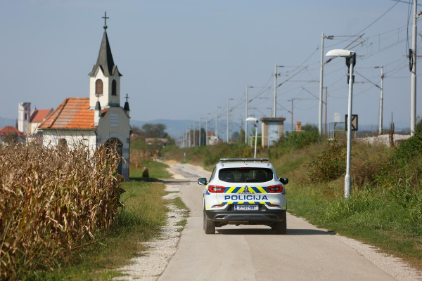 Slovenski in hrva&scaron;ki notranji minister sta se dogovorila za okrepitev me&scaron;anih patrulj ob meji