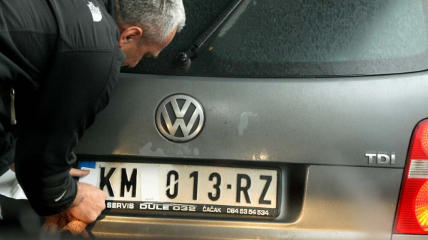 Odluka Beograda da prihvati RKS tablice direktna je posledica dešavanja u Banjskoj: Sagovornici Danasa o prihvatanju oznaka Kosova od 1. januara Odluka Beograda da prihvati RKS tablice direktna je posledica dešavanja u Banjskoj: Sagovornici Danasa o prihvatanju oznaka Kosova od 1. januara