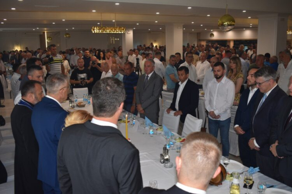 Ne viđa se tako često: SDS-u čestitao i Dodik, na slavlje došli svi opozicionari Ne viđa se tako često: SDS-u čestitao i Dodik, na slavlje došli svi opozicionari